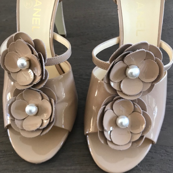 Chanel Pearl heels - Picture 1 of 5